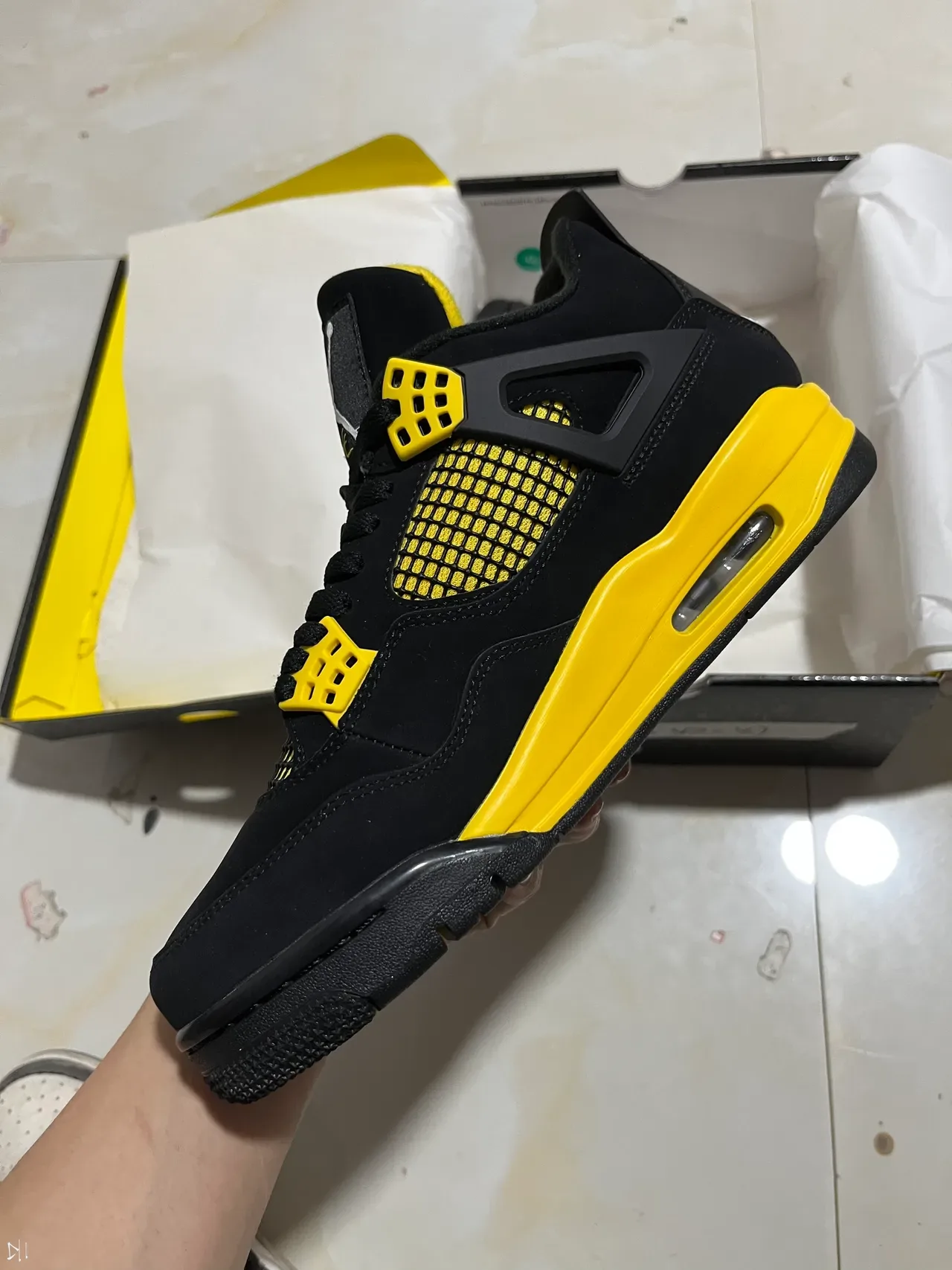 Air Jordan 4 Noir Jaune Chaussures de Basketball 4