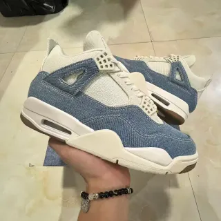 Air Jordan 4 Denim e Off-White Tênis de basquete lifestyle