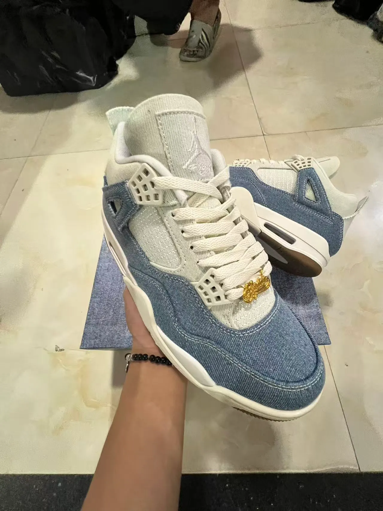 Air Jordan 4 Denim e Off-White Tênis de basquete lifestyle 2