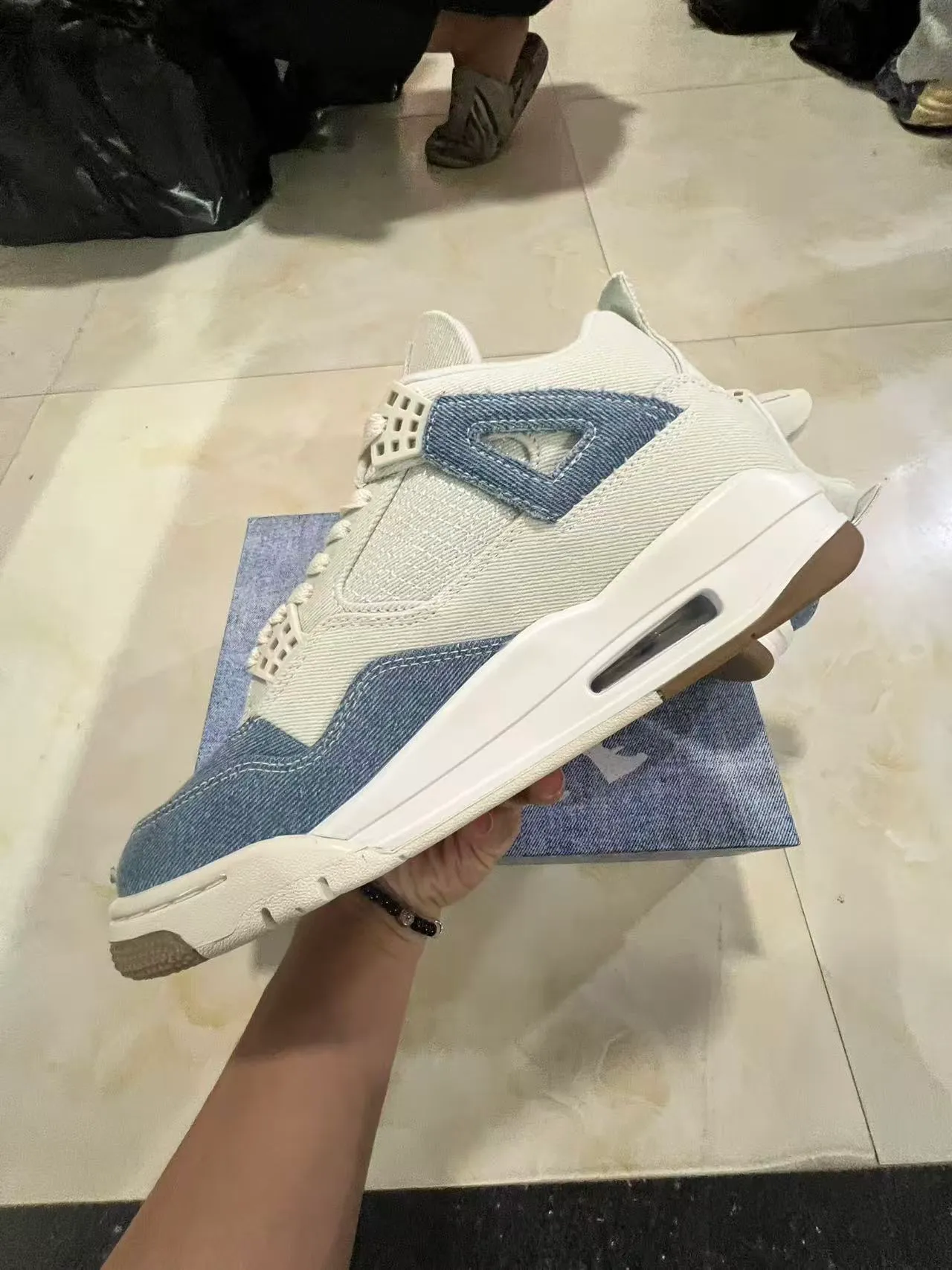 Air Jordan 4 Denim e Off-White Tênis de basquete lifestyle 5