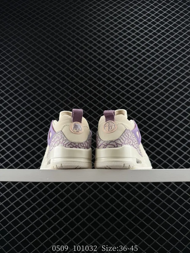 Tênis de basquete Air Jordan 4 Low bege e roxo com estampa de elefante 4