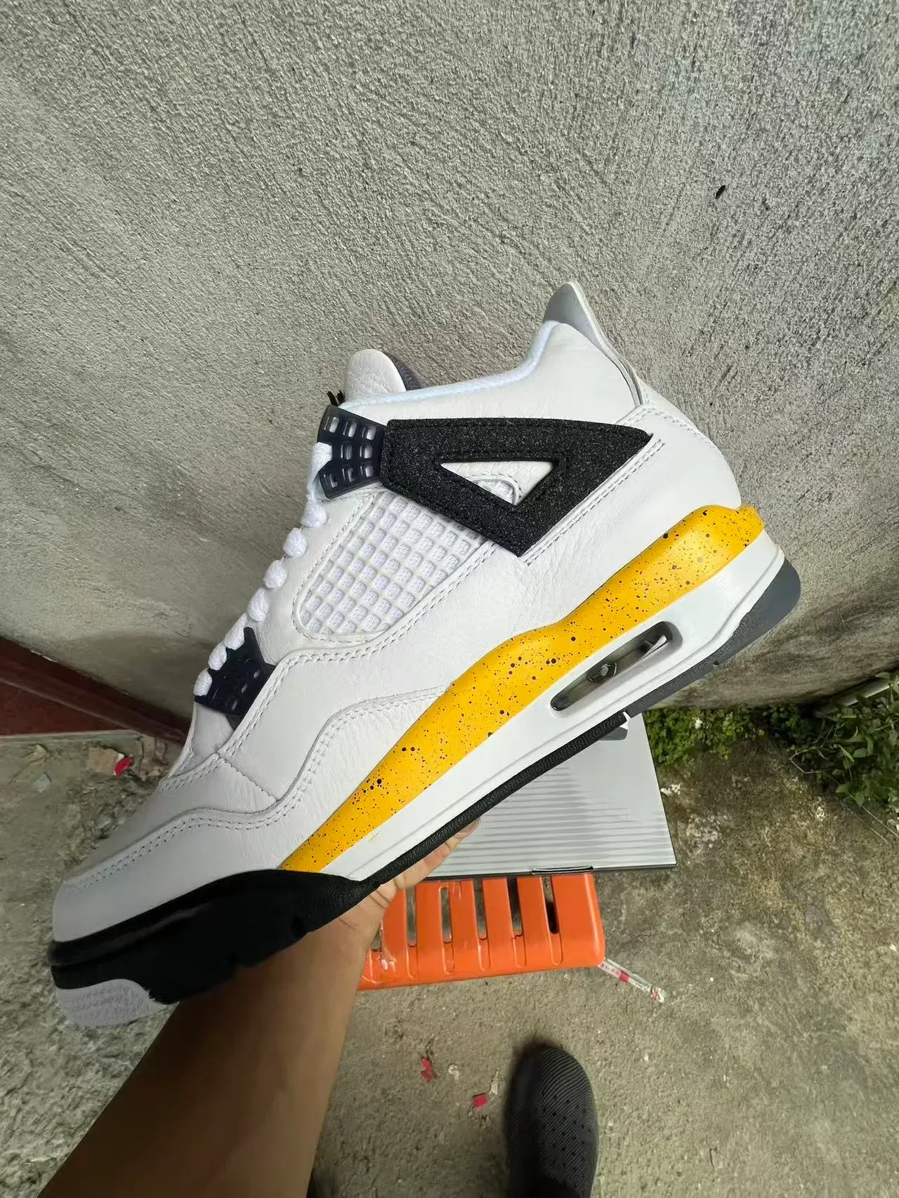 Air Jordan 4 सफेद काले पीले धब्बेदार बास्केटबॉल जूते 5