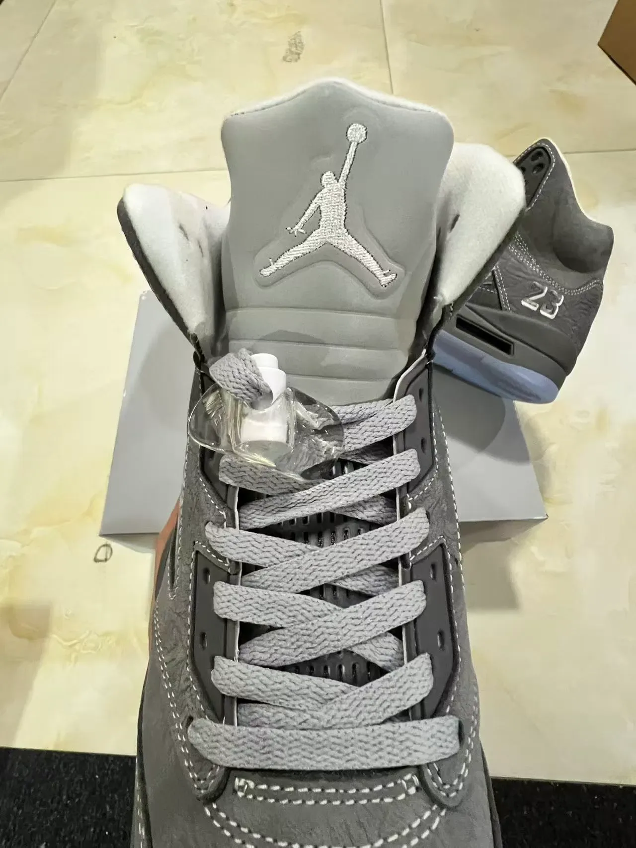 Air Jordan 5 Cinza e Azul Claro Tênis de Basquete 4