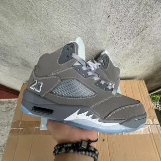 Air Jordan 5 灰色皮革高帮篮球鞋