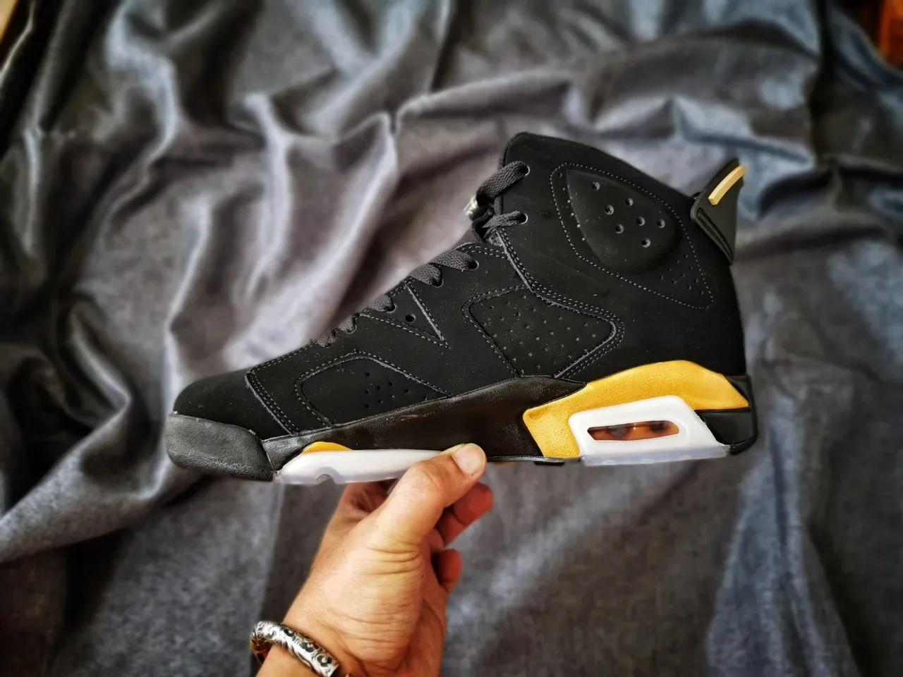 Air Jordan 6 Noir Doré Visible Air Chaussures de basket-ball 9