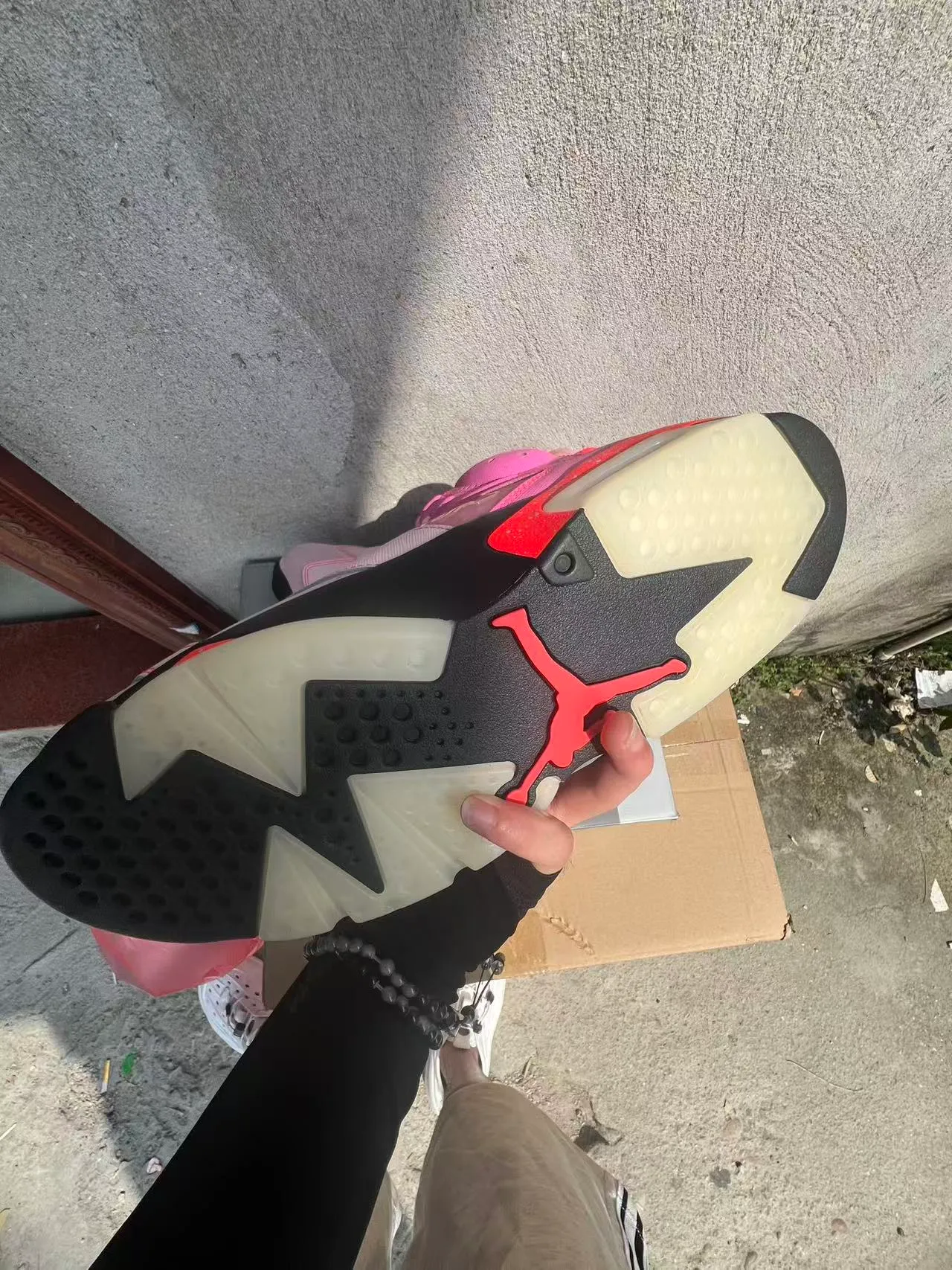 Chaussures de basketball Air Jordan 6 mouchetées rose et orange 6