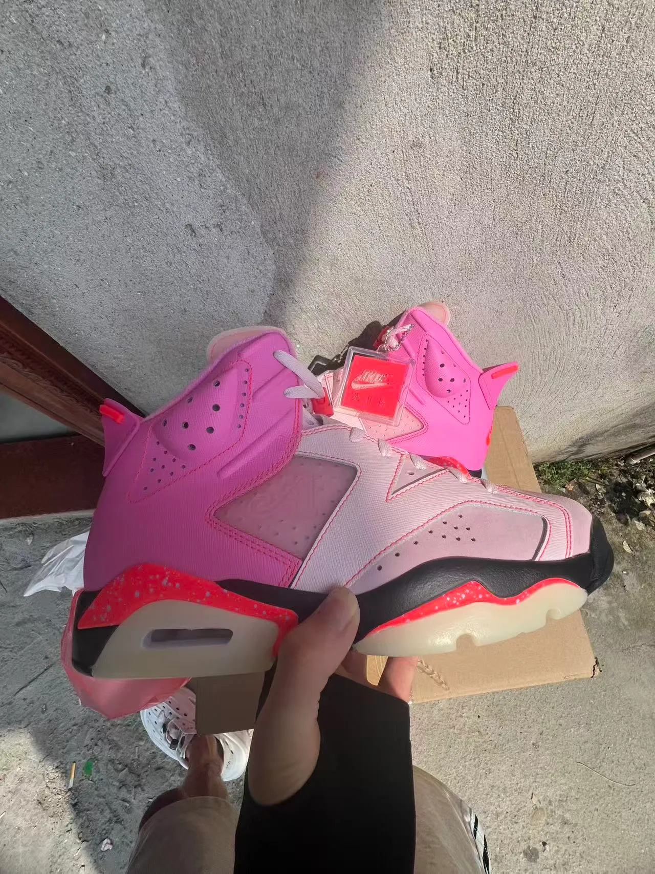 Chaussures de basketball Air Jordan 6 mouchetées rose et orange 7