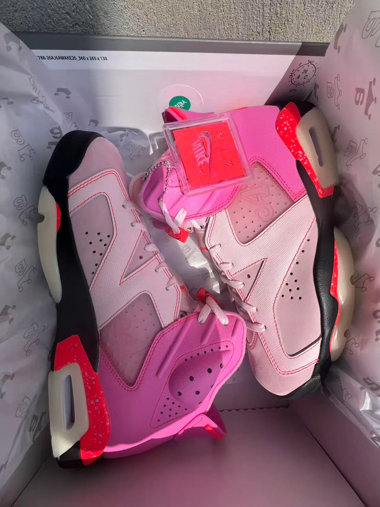 Chaussures de basketball Air Jordan 6 mouchetées rose et orange 9