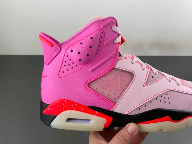 Chaussures de basketball Air Jordan 6 mouchetées rose et orange 13