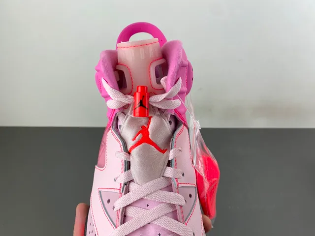 Chaussures de basketball Air Jordan 6 mouchetées rose et orange 16