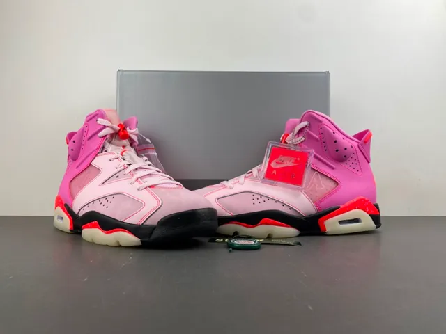 Chaussures de basketball Air Jordan 6 mouchetées rose et orange 23