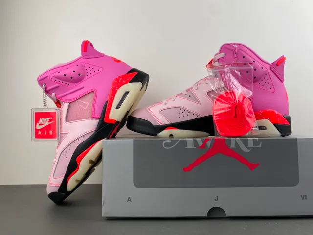 Chaussures de basketball Air Jordan 6 mouchetées rose et orange 24