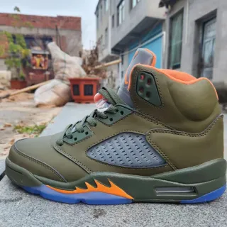 Air Jordan 军绿橙色高帮款橄榄绿皮革鞋面篮球鞋