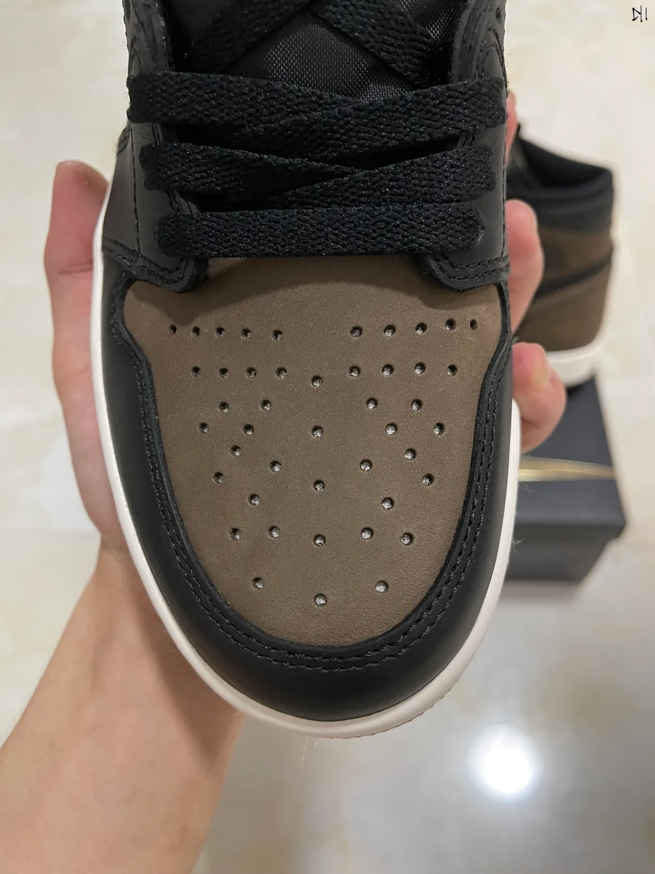 Tênis de basquete Air Jordan de cano alto preto e marrom com biqueira perfurada 5