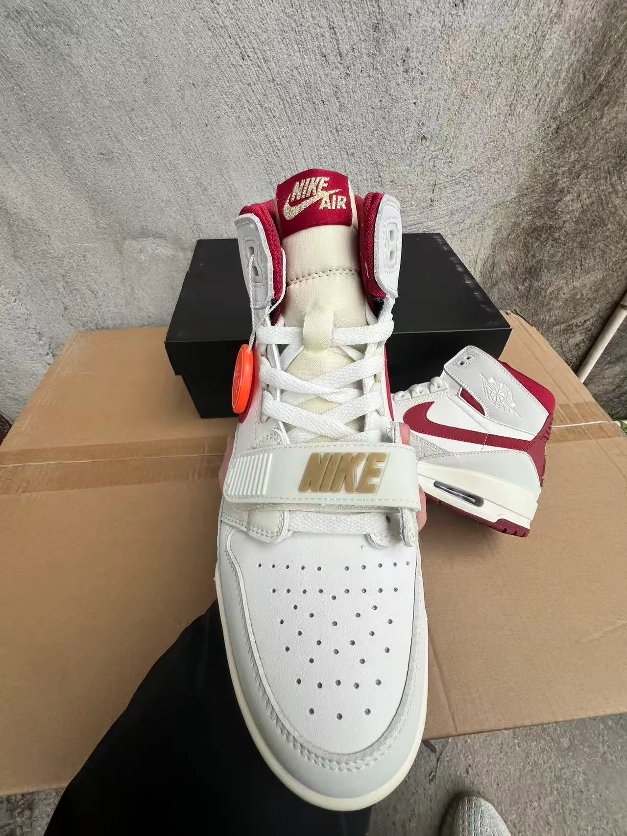 Air Jordan Legacy 312 Off-White y Rojo Zapatillas de Baloncesto 2