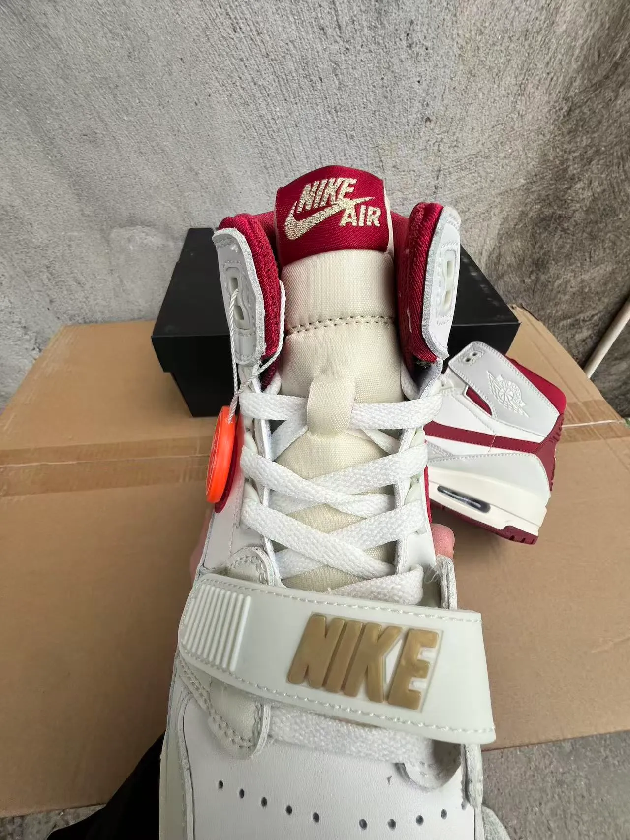 Air Jordan Legacy 312 Off-White y Rojo Zapatillas de Baloncesto 3