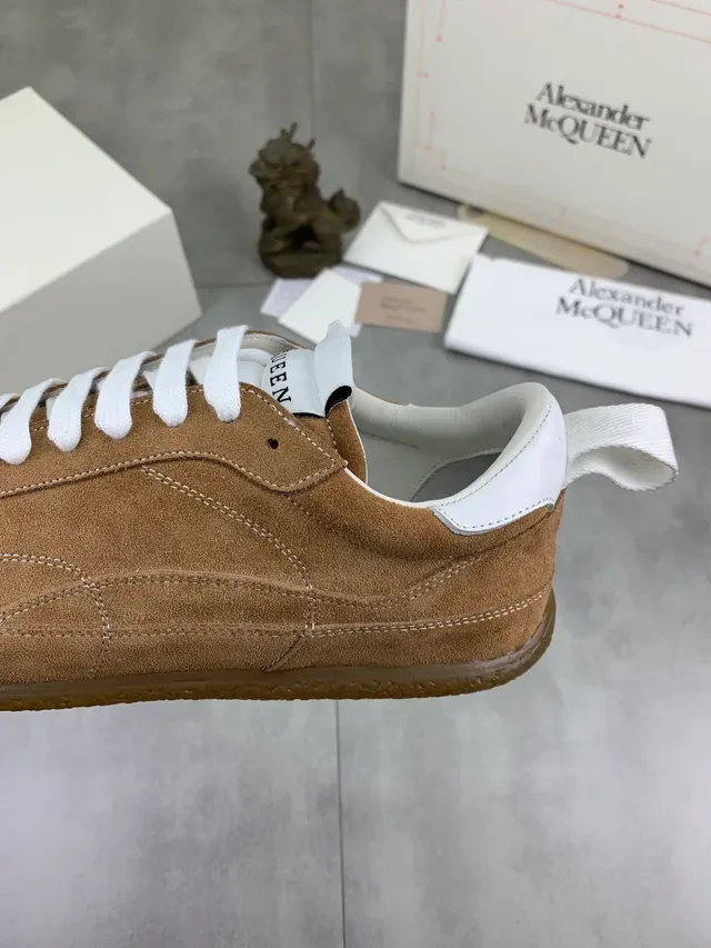 Alexander McQueen 棕白麂皮系带生活休闲鞋 4