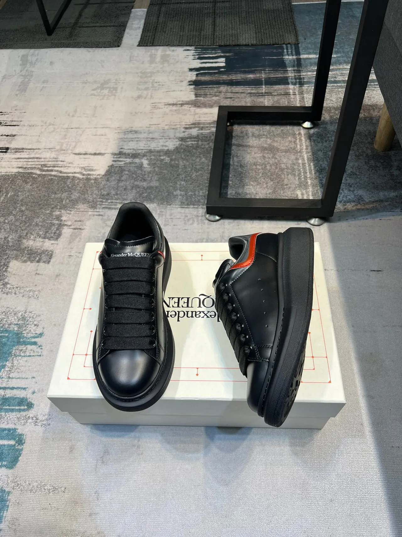 Alexander McQueen 超大运动鞋 黑色 红色 银色 生活方式运动鞋 5