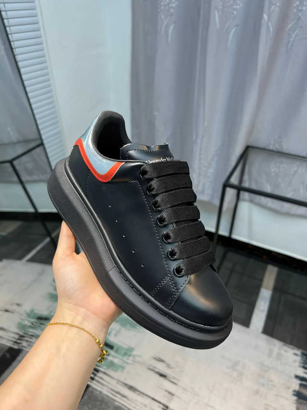 Alexander McQueen 超大运动鞋 黑色 红色 银色 生活方式运动鞋 7
