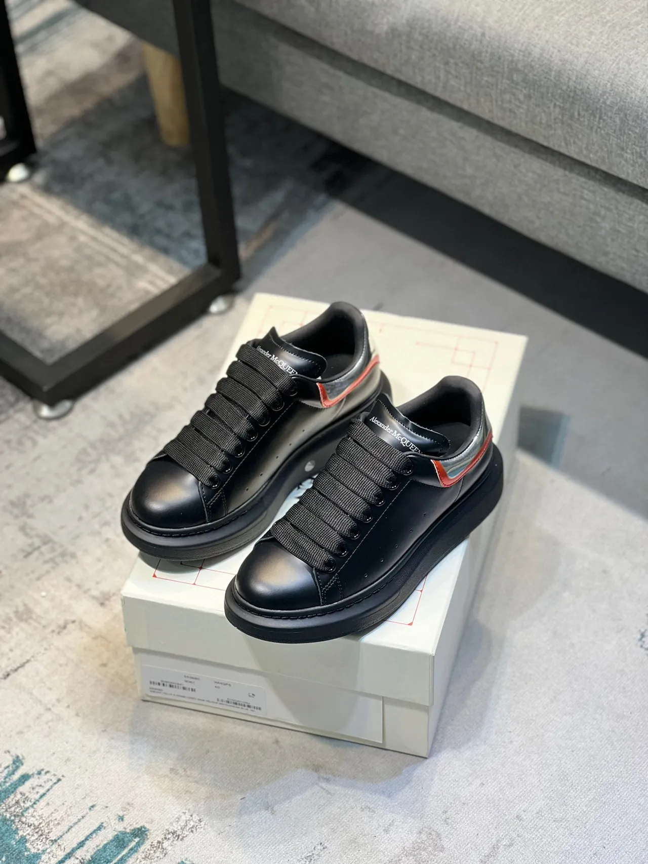 Alexander McQueen 超大运动鞋 黑色 红色 银色 生活方式运动鞋 8