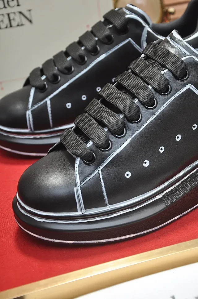 Alexander McQueen Oversized Sneaker Black White Silhouette Contrast Stitching Lifestyle Sneakers 3