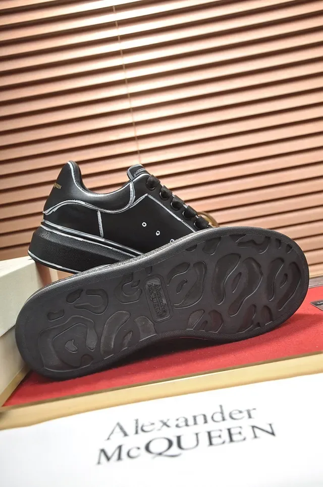 Alexander McQueen Oversized Sneaker Black White Silhouette Contrast Stitching Lifestyle Sneakers 4