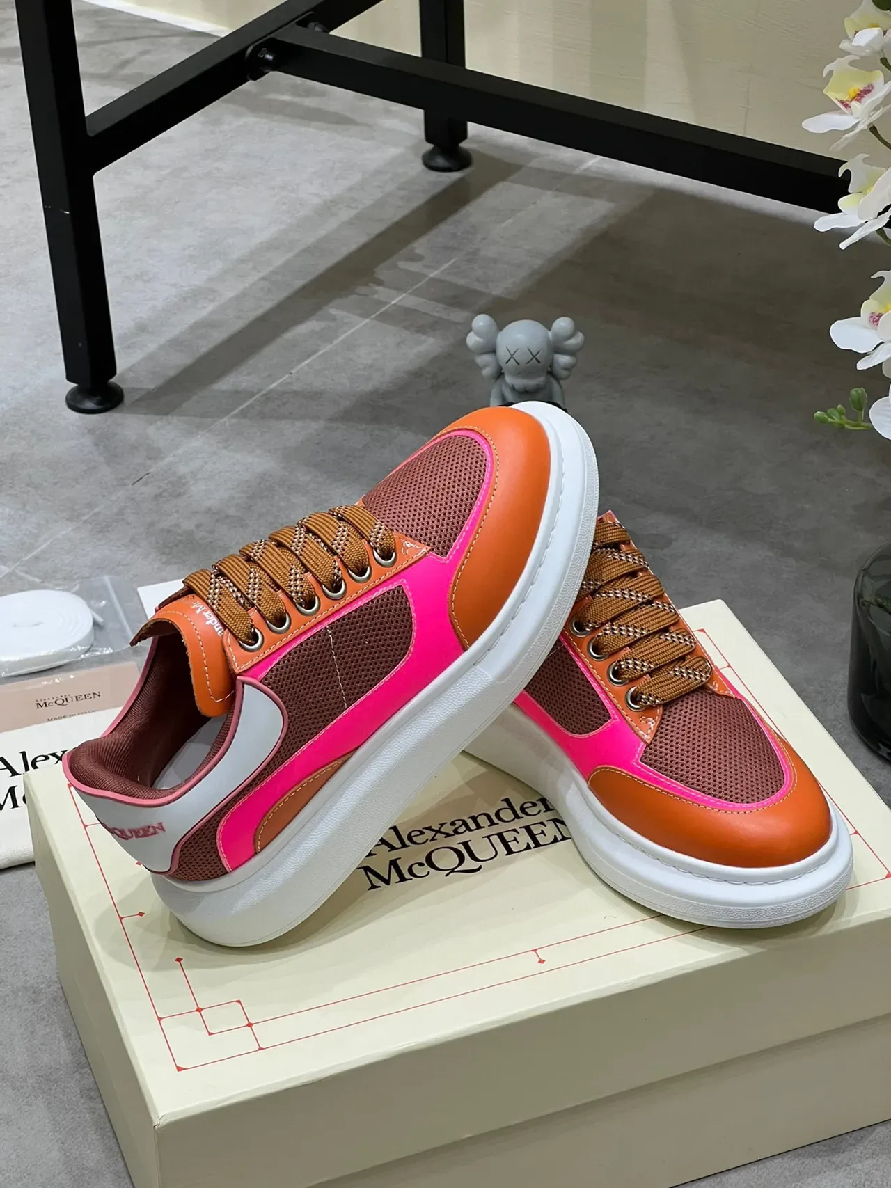 Alexander McQueen Tênis oversized laranja rosa marrom lifestyle sneakers 2