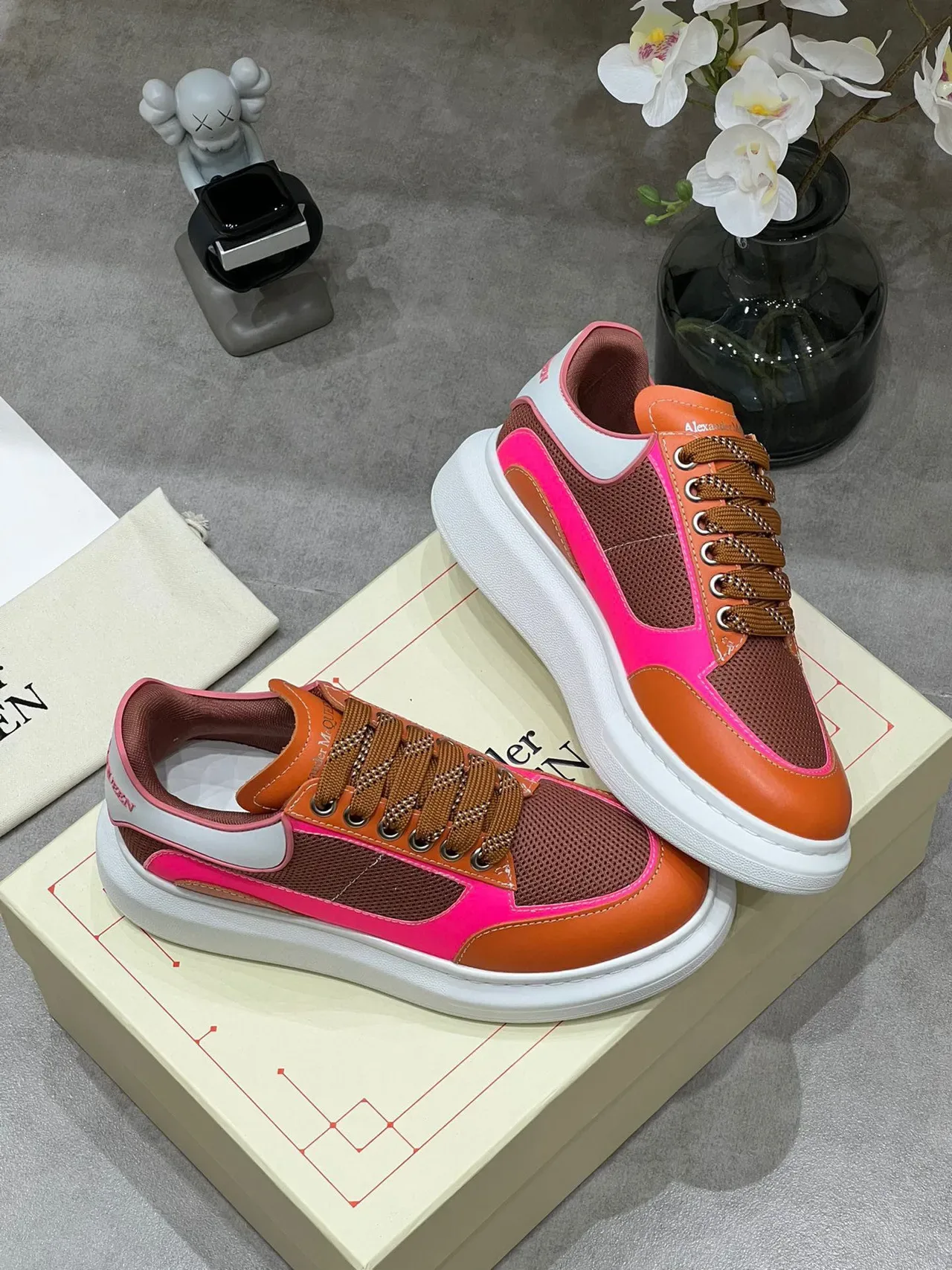 Alexander McQueen Tênis oversized laranja rosa marrom lifestyle sneakers 4