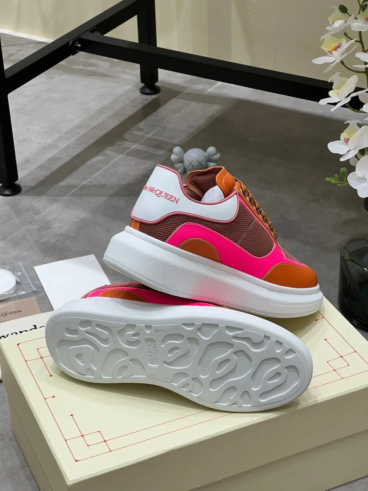 Alexander McQueen Tênis oversized laranja rosa marrom lifestyle sneakers 6