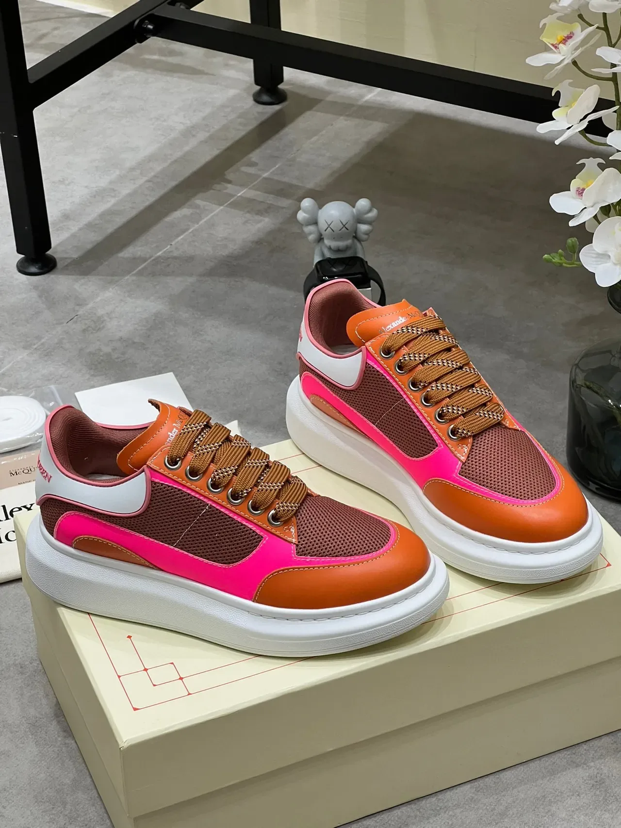 Alexander McQueen Tênis oversized laranja rosa marrom lifestyle sneakers 7