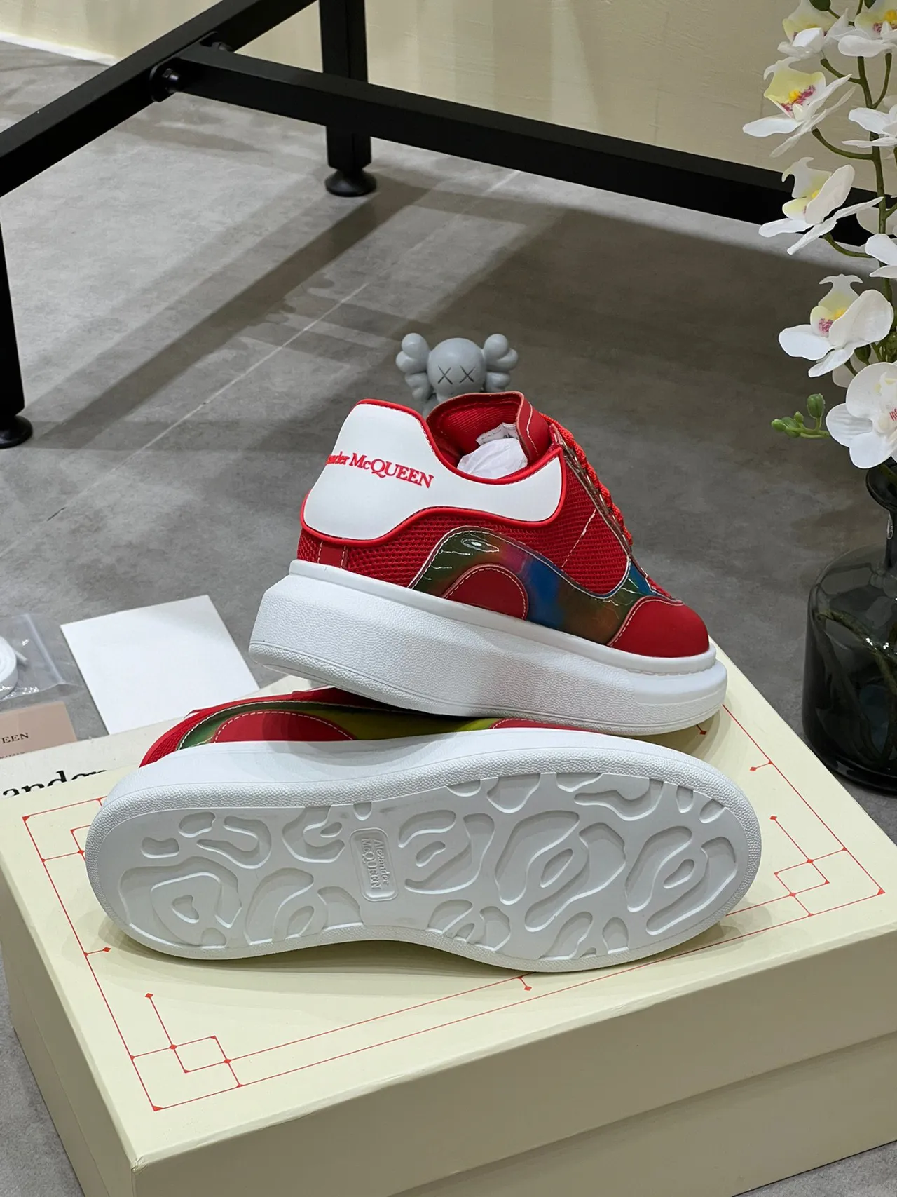 Alexander McQueen অতিরিক্ত বড় স্নিকার লাল নীল সাদা লাইফস্টাইল স্নিকার 2