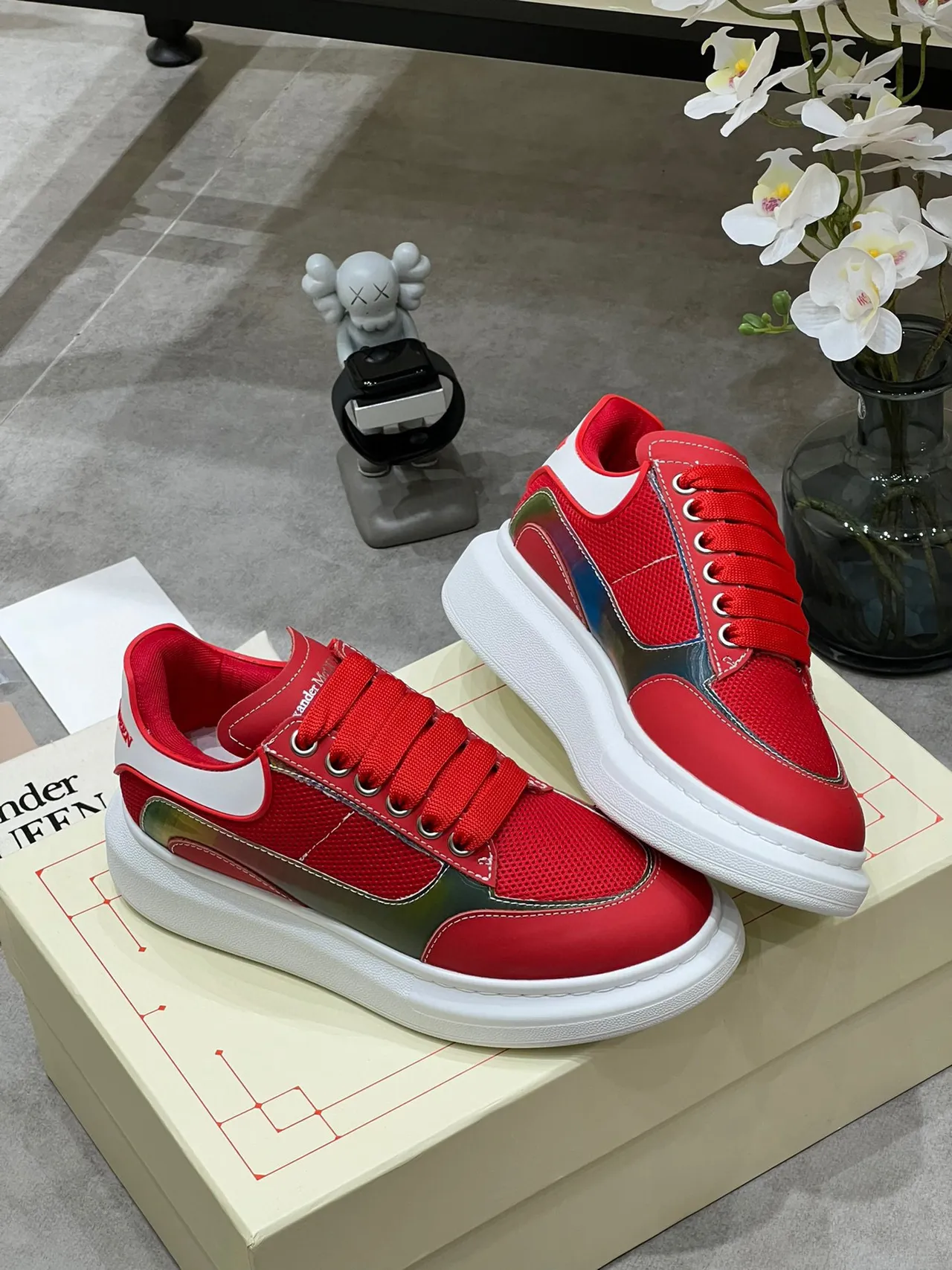 Alexander McQueen অতিরিক্ত বড় স্নিকার লাল নীল সাদা লাইফস্টাইল স্নিকার 3