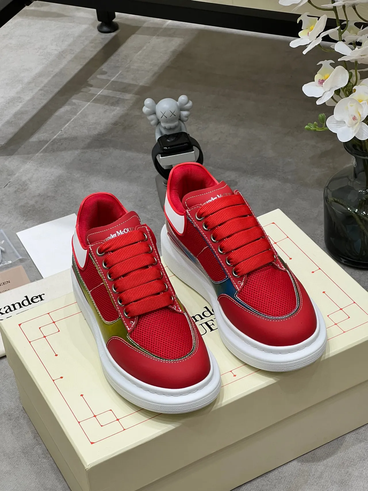 Alexander McQueen অতিরিক্ত বড় স্নিকার লাল নীল সাদা লাইফস্টাইল স্নিকার 8