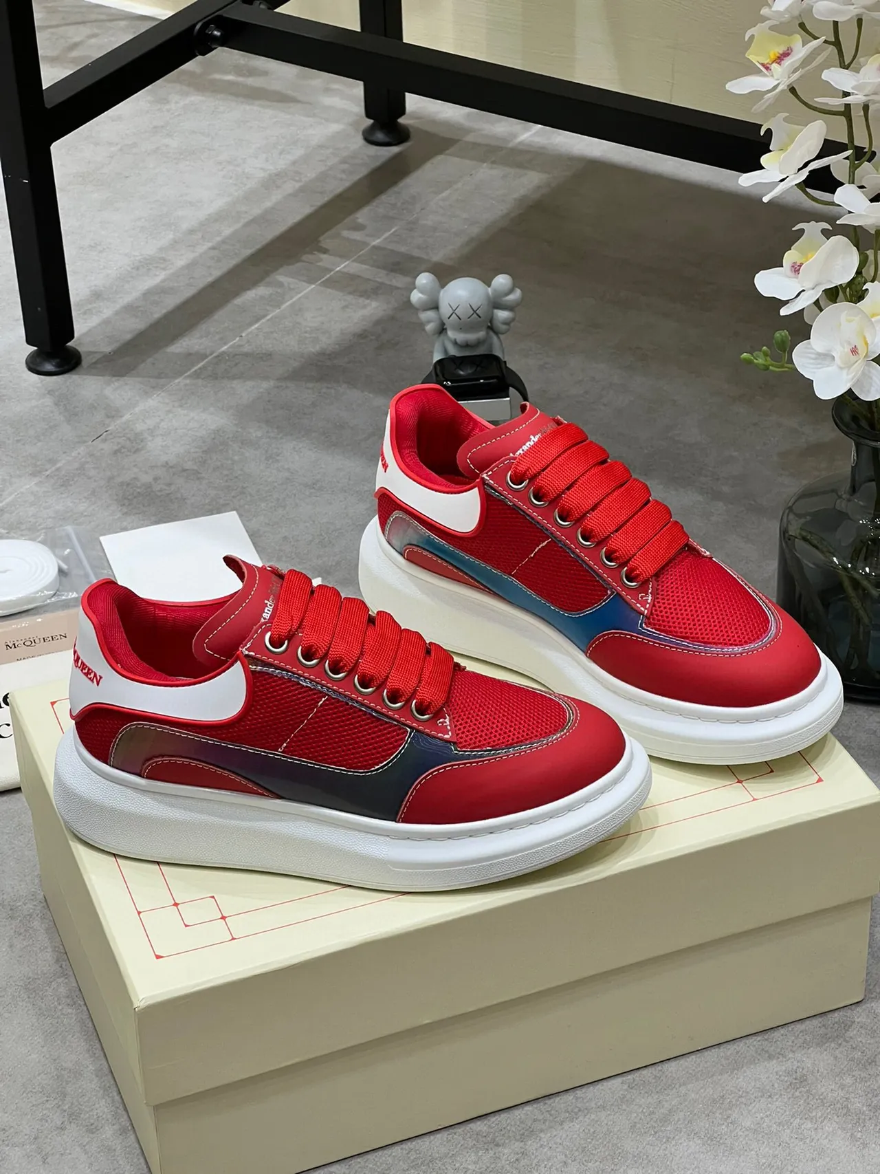 Alexander McQueen অতিরিক্ত বড় স্নিকার লাল নীল সাদা লাইফস্টাইল স্নিকার 9