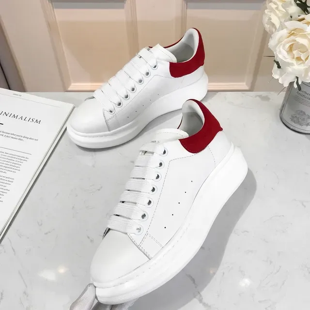 Alexander McQueen ওভারসাইজড স্নিকার সাদা এবং লাল লাইফস্টাইল স্নিকার 2