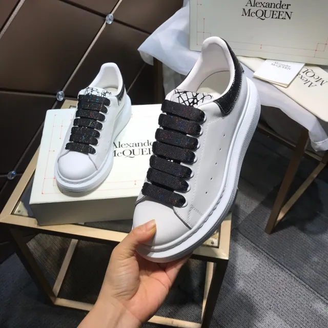 Alexander McQueen বড় স্নিকার সাদা কালো ঝলমলে ফিতা জীবনযাপন স্নিকার 3