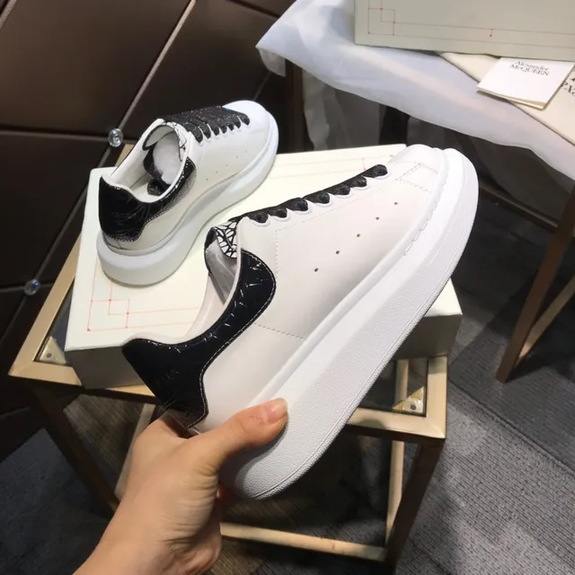 Alexander McQueen বড় স্নিকার সাদা কালো ঝলমলে ফিতা জীবনযাপন স্নিকার 5
