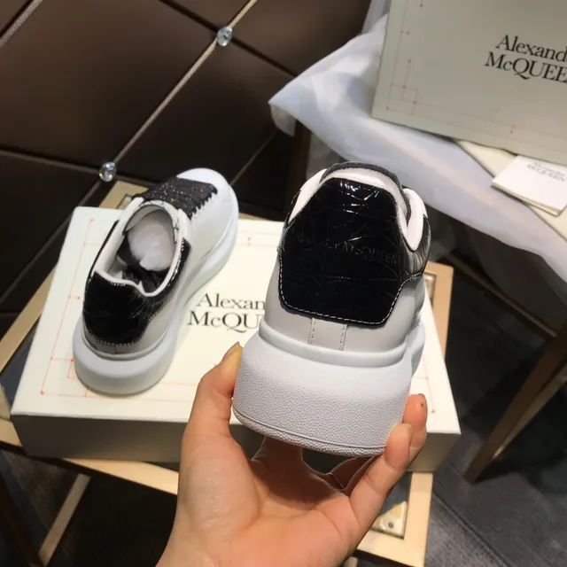 Alexander McQueen বড় স্নিকার সাদা কালো ঝলমলে ফিতা জীবনযাপন স্নিকার 6