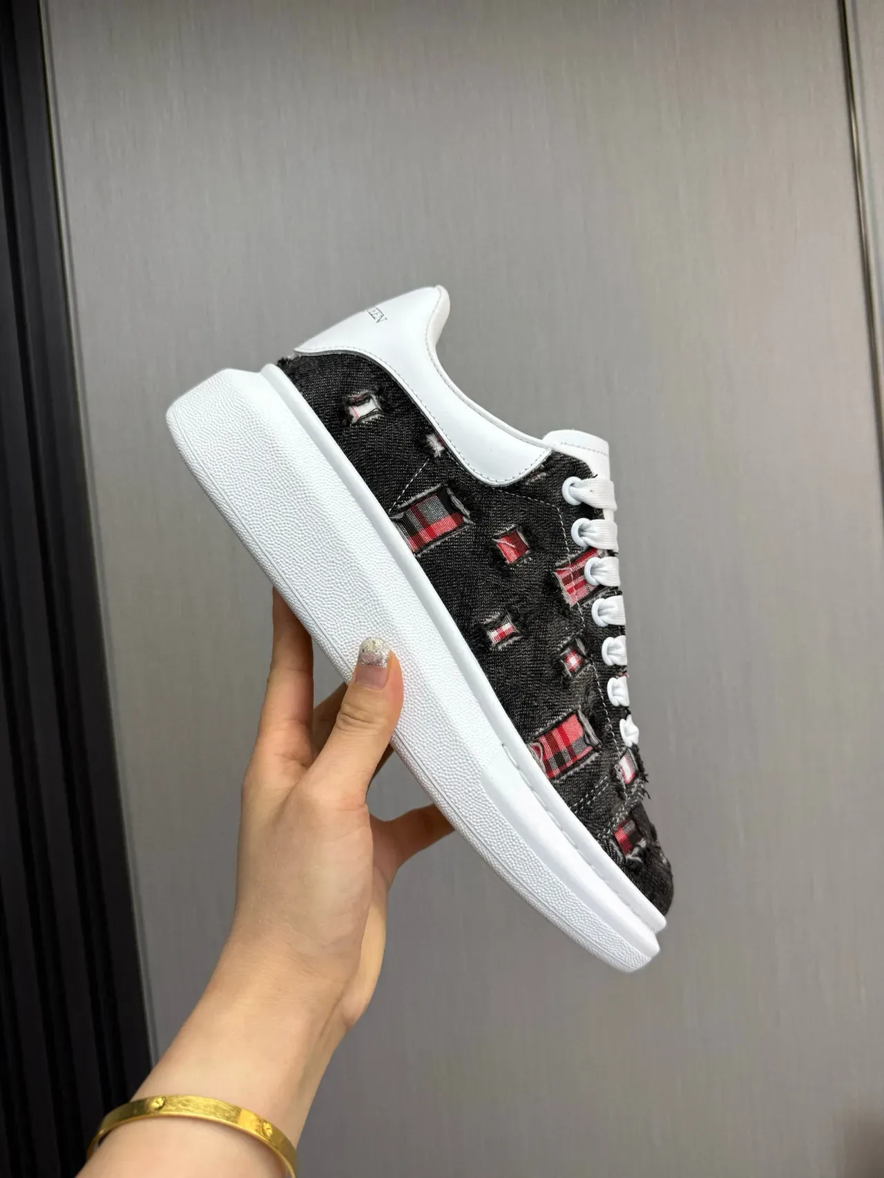 Alexander McQueen অতি বড় স্নিকার সাদা কালো লাল জীবনধারা স্নিকার 7