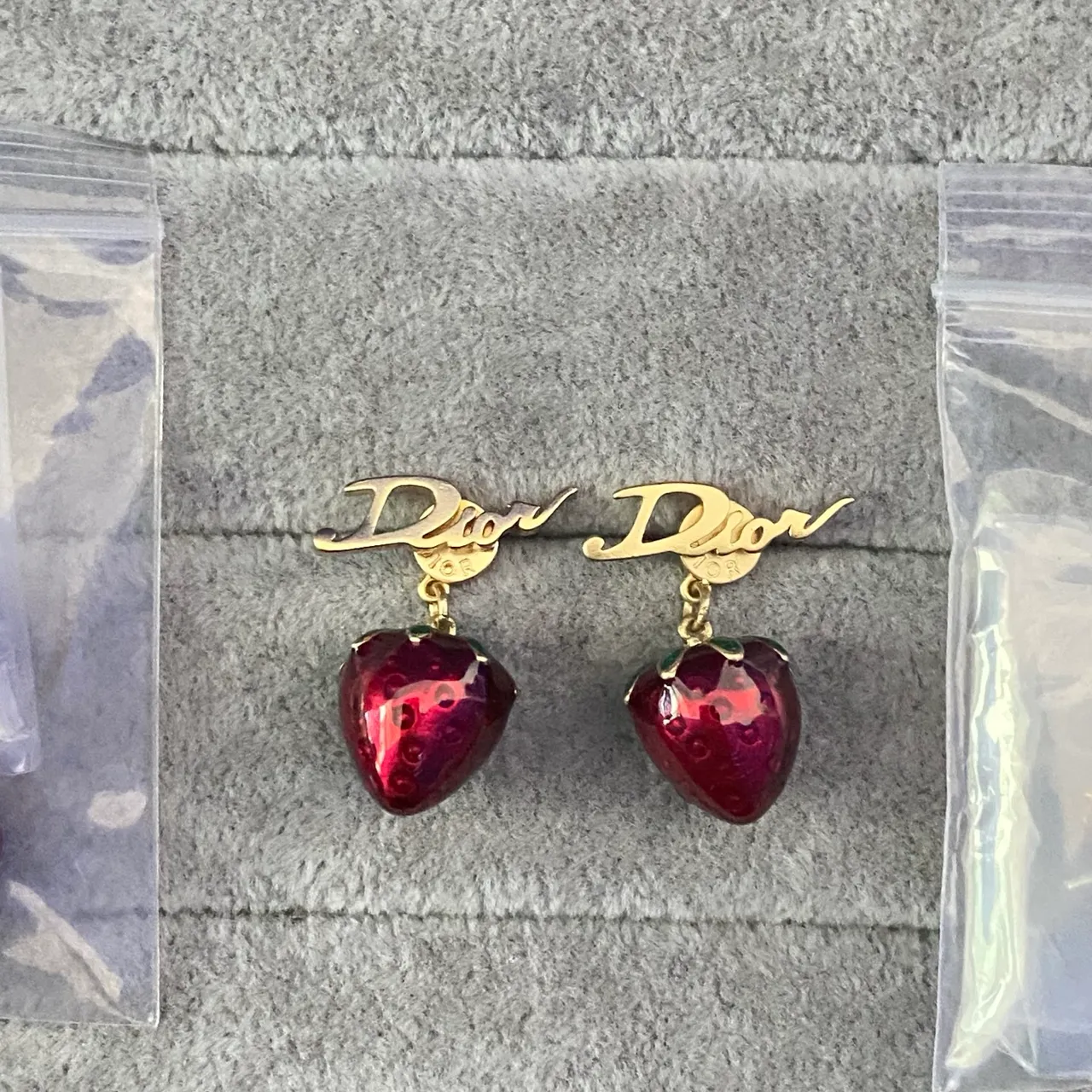 Alexander McQueen Brincos de pérolas e cristais com crânio de aranha 21