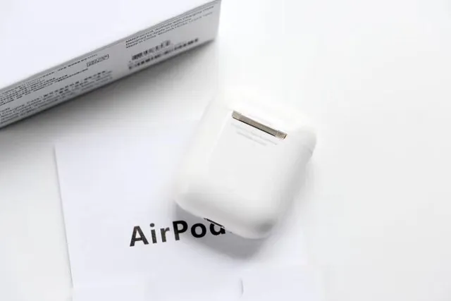 Apple AirPods White Compact Stem-Style Glossy Finish TWS Earbuds 12