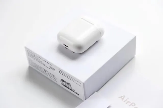 Apple AirPods White Compact Stem-Style Glossy Finish TWS Earbuds 15
