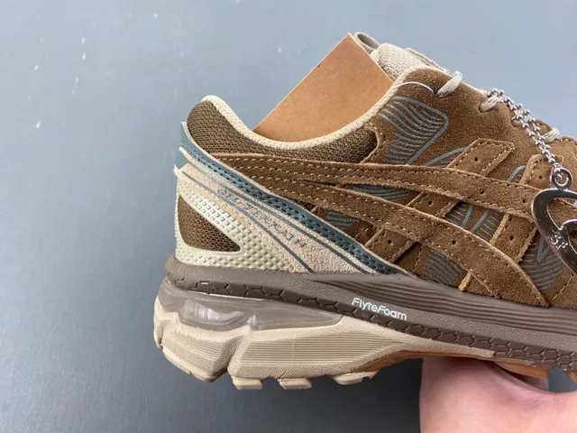 ASICS Gel-Kayano أحذية رياضية أسلوب حياة بنية سود وميش 3