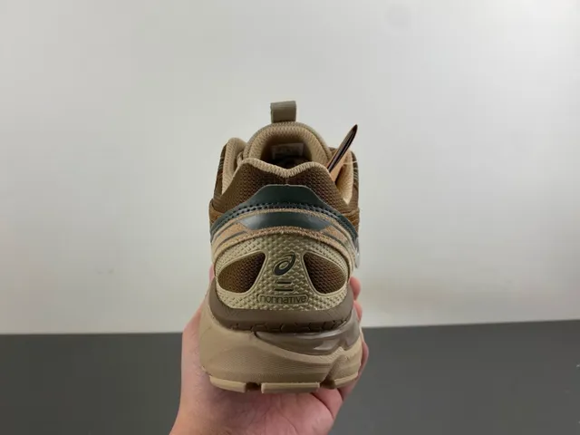 ASICS Gel-Kayano أحذية رياضية أسلوب حياة بنية سود وميش 4