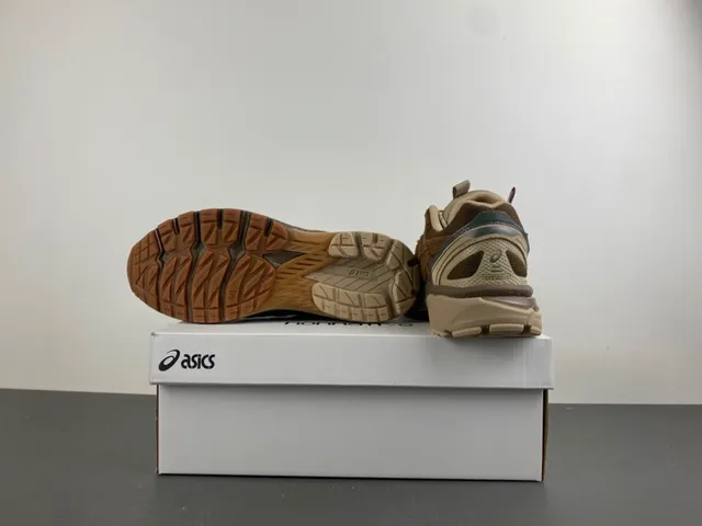 ASICS Gel-Kayano أحذية رياضية أسلوب حياة بنية سود وميش 16