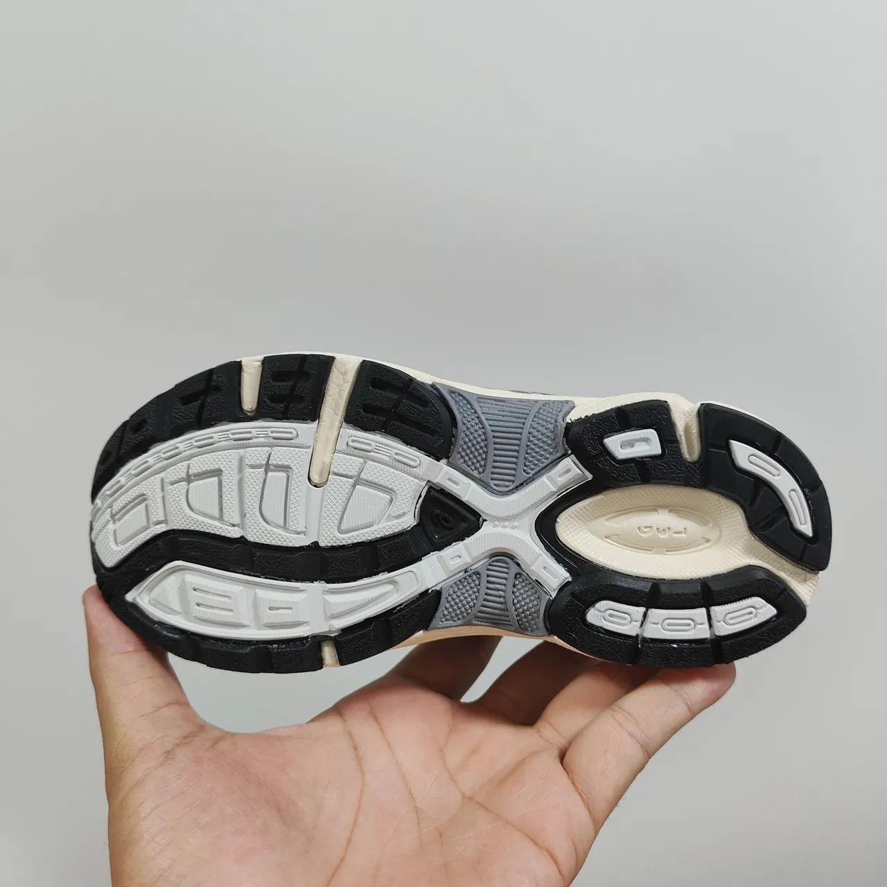 ASICS Gel-Kayano أبيض أزرق أعلى شبكي منظم شعار النمر علامة تجارية أحذية الجري 21