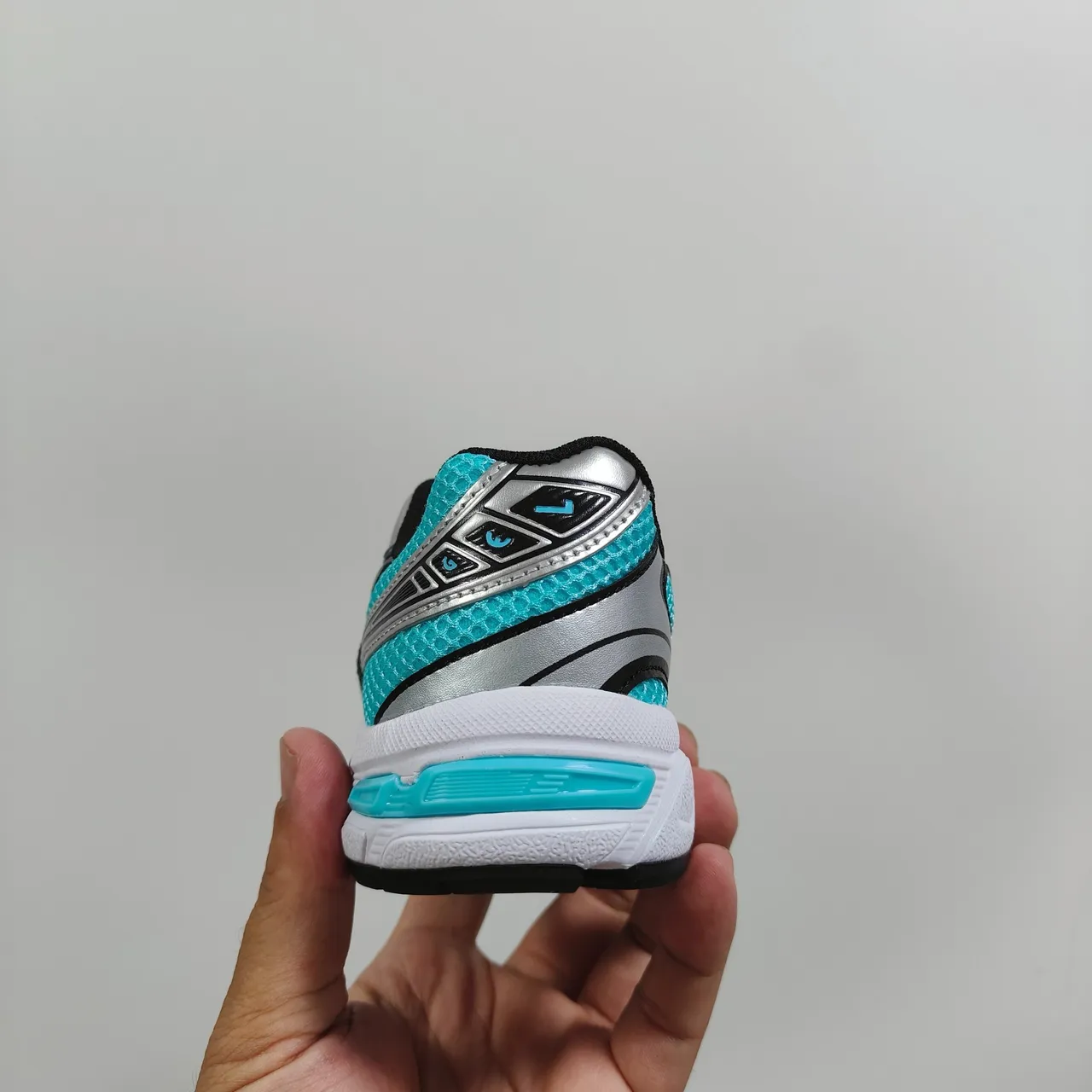 ASICS Gel-Kayano أبيض أزرق أعلى شبكي منظم شعار النمر علامة تجارية أحذية الجري 24