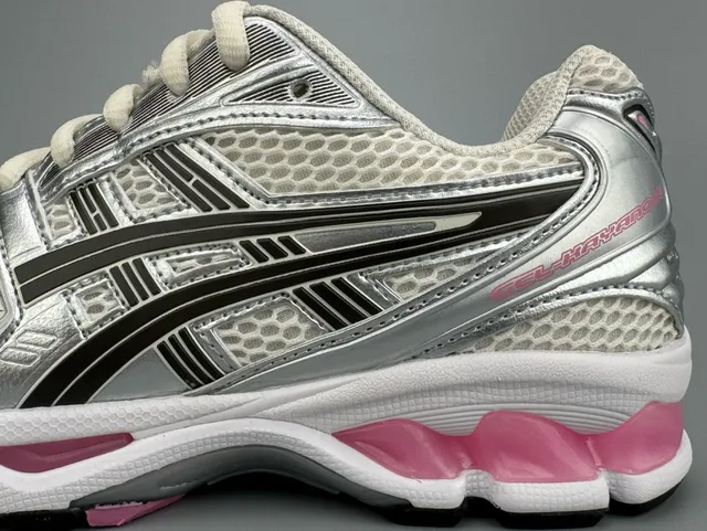 ASICS Argent Rose Métallique Synthétique Recouvrements Blanc Maille Ingénierée Chaussures de course 2