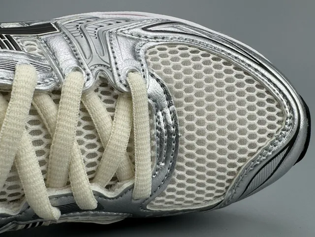 ASICS Argent Rose Métallique Synthétique Recouvrements Blanc Maille Ingénierée Chaussures de course 3