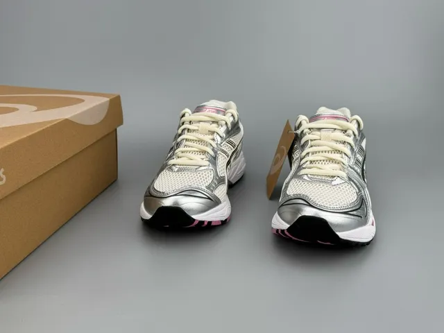 ASICS Argent Rose Métallique Synthétique Recouvrements Blanc Maille Ingénierée Chaussures de course 4